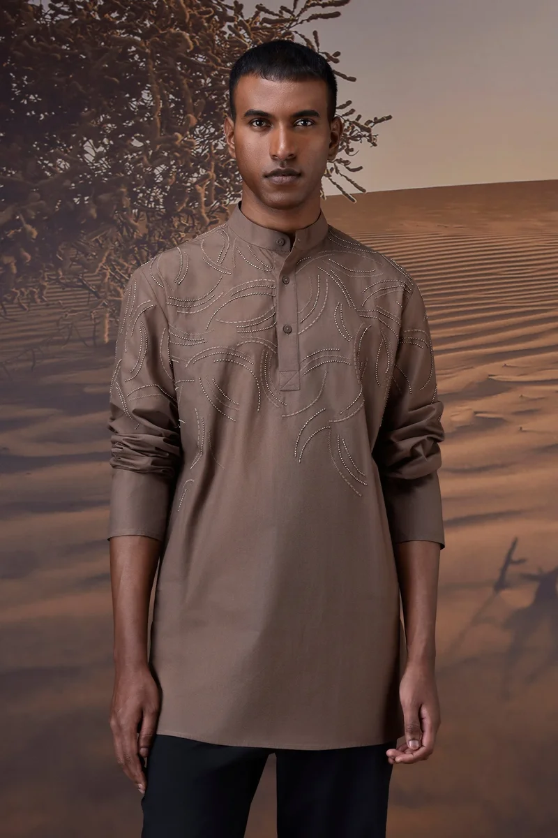 جينات ليكوانت هيمانت قميص بياقة دائرية قطني مطرز بيج دافئ